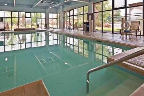 最佳西部加历史区游泳池和按摩浴缸